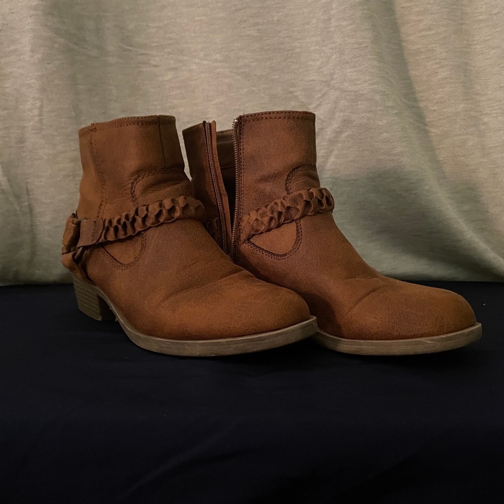 XOXO Boots